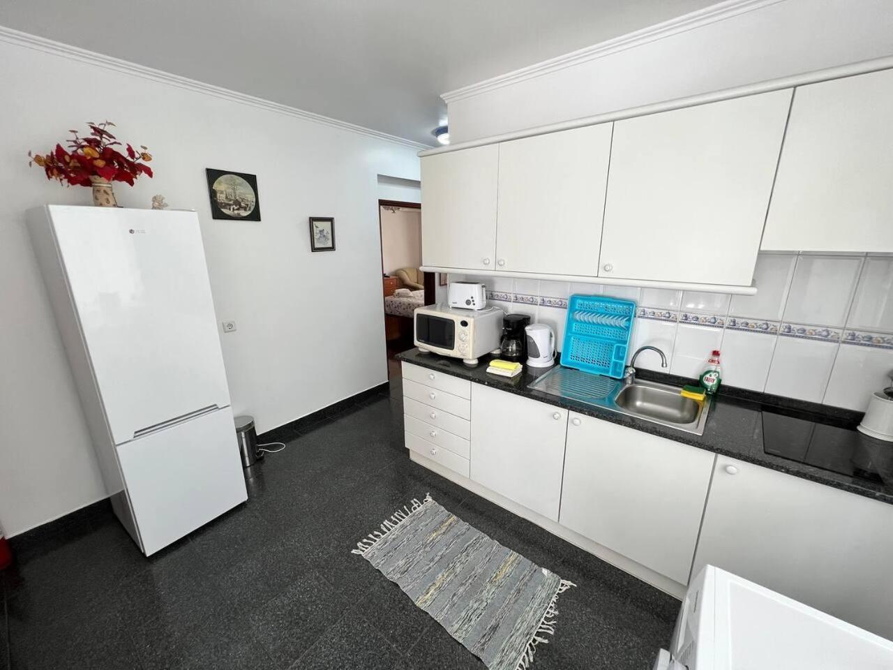 Comfortable 2-Bedroom Apartment For Relaxing Stays Funchal  Exterior photo